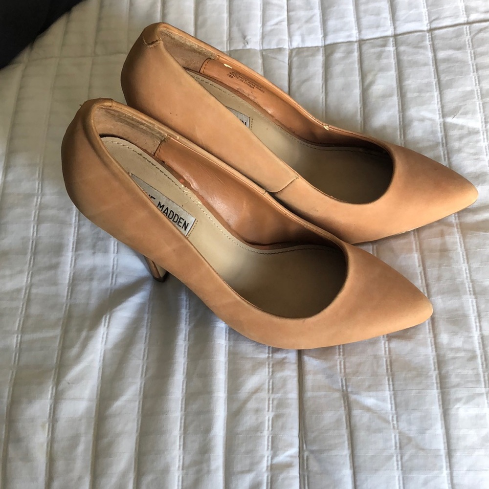 Steve Madden Nude Suede Pumps